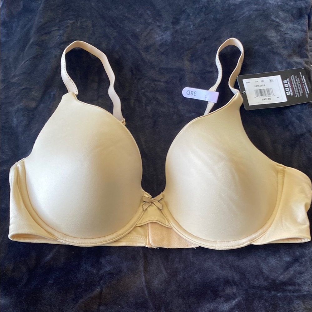 Maidenform Cream Bra with Underwire Support and Adjustable Straps
